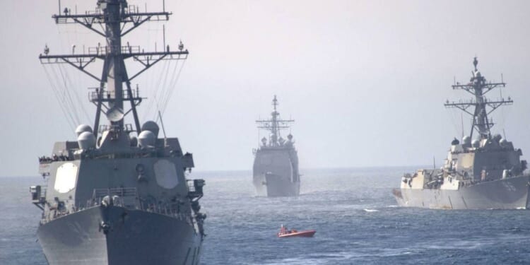 la-diplomacia-de-las-caoneras-el-poder-naval-estadounidense-la-historia-hemisfrica-y-el-factor-chino-en-el-enfrentamiento-con-venezuela