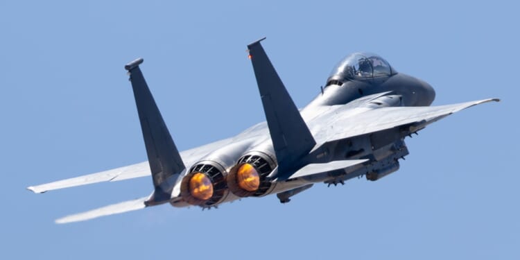 Tail view of a F-15 Eagle with afterburners on.