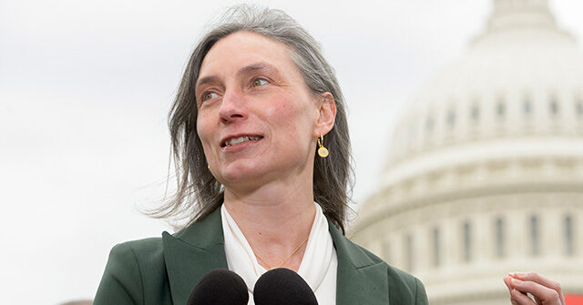 Maxine Dexter Joins Portland Seniors in Socialist Sing-Along