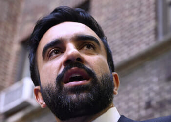 Mayoral Candidate Mamdani Flees Angry Pro-Israel Demonstrator in NYC