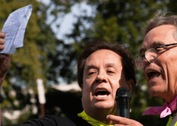 Never Trumper George Conway Wears 'I Am Antifa' Shirt at 'No Kings' Protest