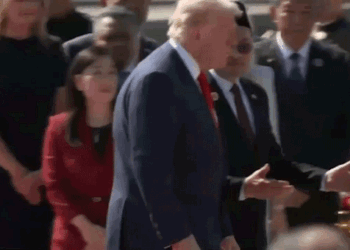 Trump dances with Malaysian performers as he kicks off Asia tour in lively fashion