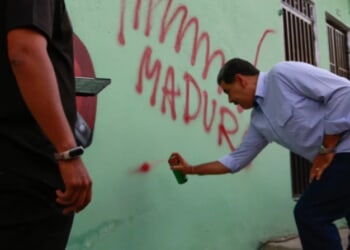 Nicolás Maduro spray painting