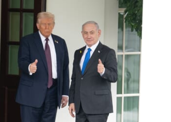 Donald Trump takes a photo with Benjamin Netanyahu at the White House.
