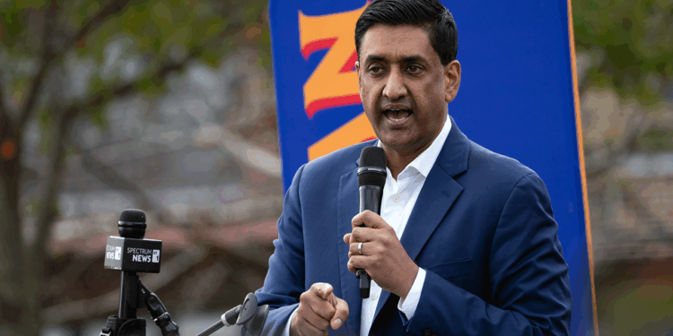 Progressive capitalist rallies for democratic socialist NYC mayoral candidate