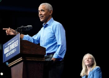 Obama blames Republicans for government shutdown at Virginia rally