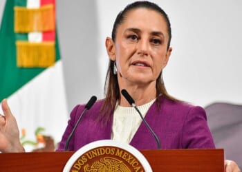 Video appears to show possibly drunken man trying to grope and kiss Mexican president in public