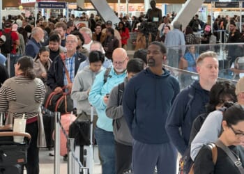 Travel industry warns of 'chaos' if shutdown doesn't end before Thanksgiving