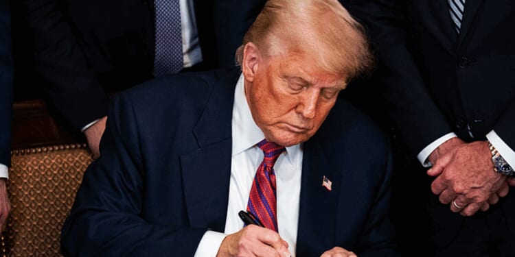 Trump pardons MLB legend and 'Celebrity Apprentice' cast member for 30-year-old tax fraud charges