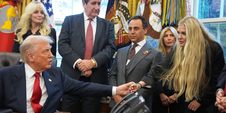 Erika Kirk supports Sergio Gor during Oval Office swearing-in ceremony