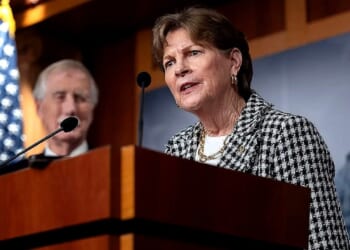 Mother-daughter Democrats split over shutdown deal in New Hampshire