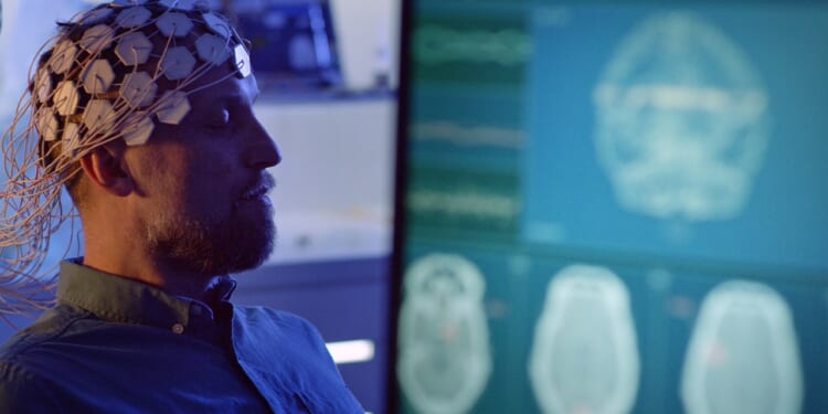 Marine psychologist uses brain technology to help veterans heal trauma
