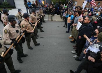 Anti-ICE mob turns hostile, breaching barriers outside detention facility — several officers injured