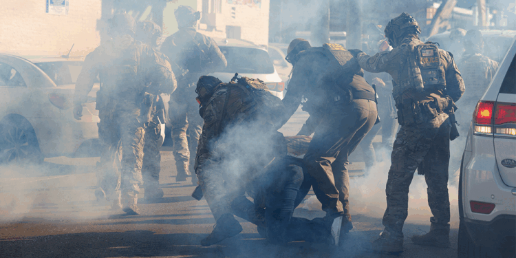 Federal appeals court halts Chicago immigration agents' use of force restrictions