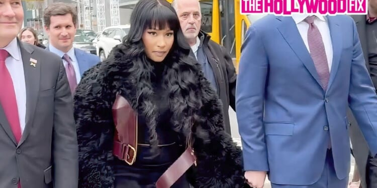 Trump Adviser Offers Polite Gesture For Superstar Rapper. Reporter Jumps To Salacious Conclusion.