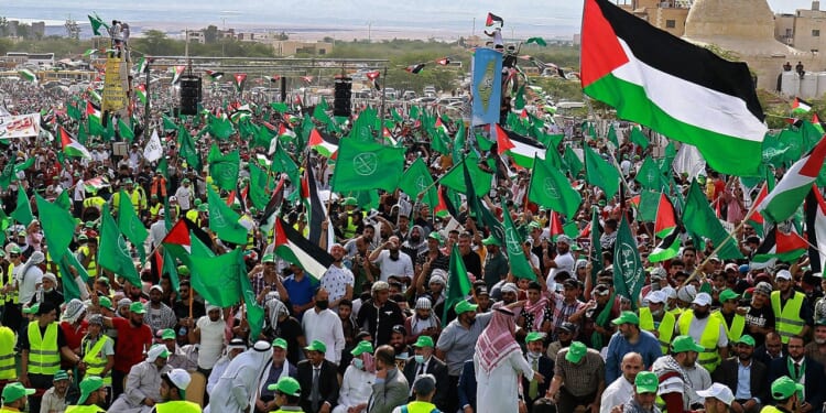 Trump signs order to designate Muslim Brotherhood chapters as terrorist groups