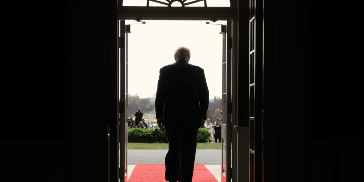 Americans remain uneasy about the economy heading into holiday season