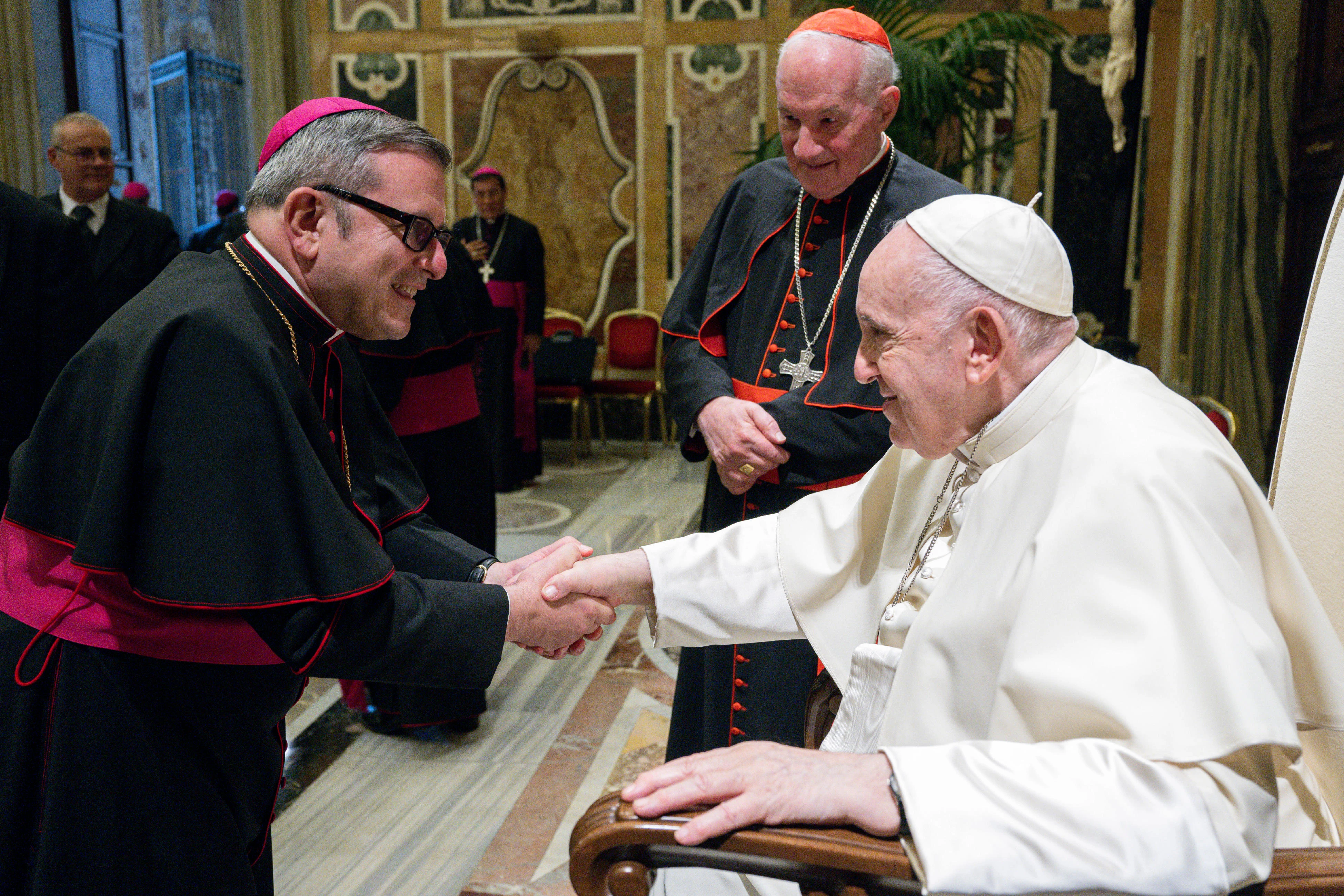 Bishop Gregory Gordon greets Pope Francis at the end of the course Sept. 19, 2022. Vatican Media
