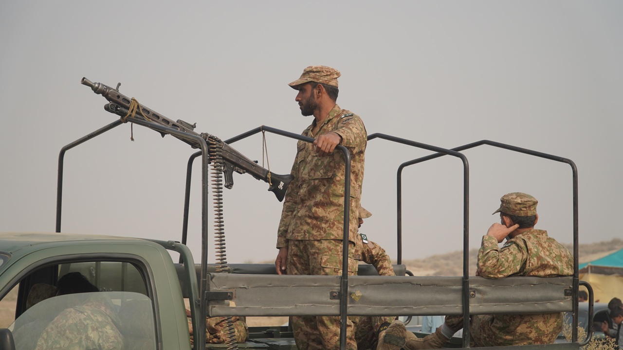 A Pakistani soldier manning a machine gun.