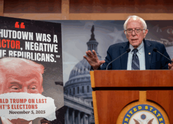 Bernie Sanders interrupts Schumer news conference to slam Democratic leadership