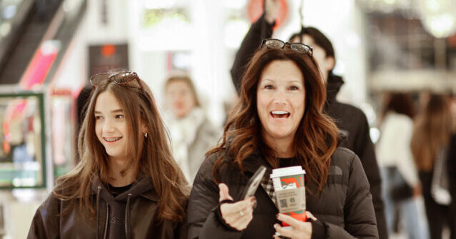 Black Friday Spending Surges Past Forecasts, Capping Strong Holiday Kickoff