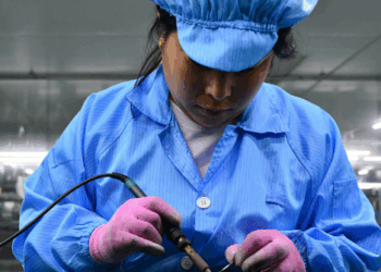 Chinese Factory Activity Contracts for Seven Consecutive Months Under Tariff Pressures