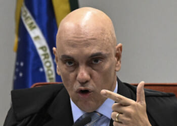 Judge Persecuting Bolsonaro Summons Rio Governor over Gang War