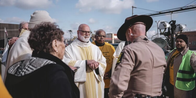 Judge orders halt to alleged ‘inhumane’ conditions for Illinois detainees – Catholic World Report