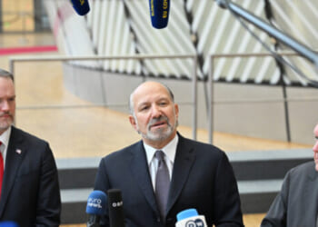 Lutnick Challenges EU's Digital Chokehold on US Tech Giants in High-Stakes Brussels Meeting