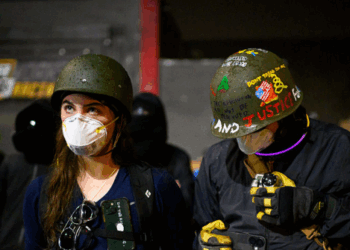 Mask Ban Is In Effect Around Federal Facilities