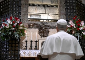 Pope Leo visits tomb of St. Francis Nov. 2025