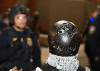 Portland Leftist Accused of Impeding ICE Mewls 'I'm Just a Mom' During Arrest