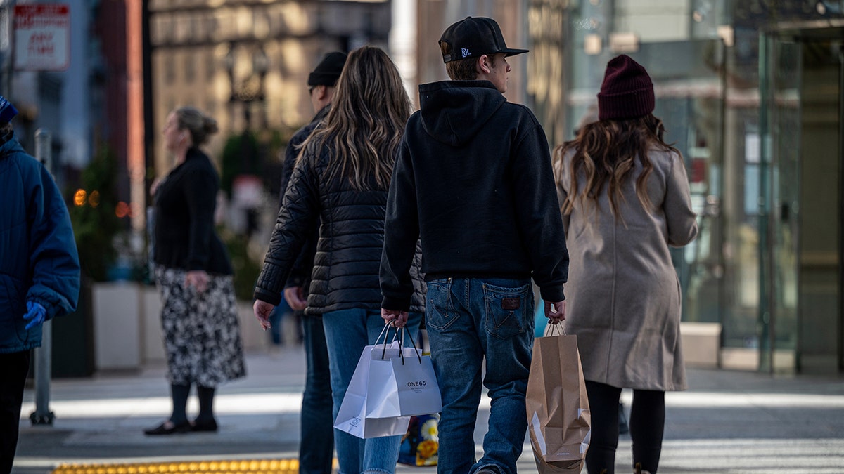 people outdoor shopping