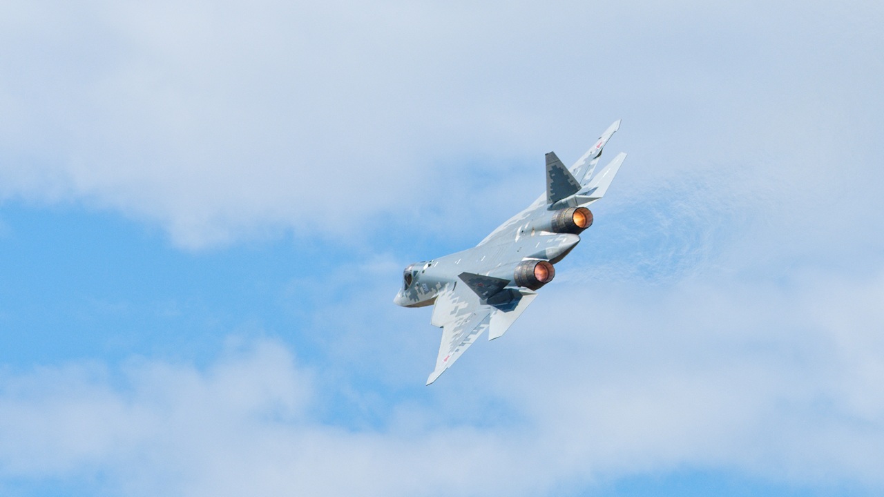 An Su-57 Felon conducting a tight turn.