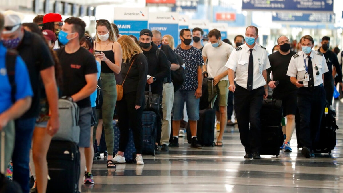passengers in line at Chicago airport
