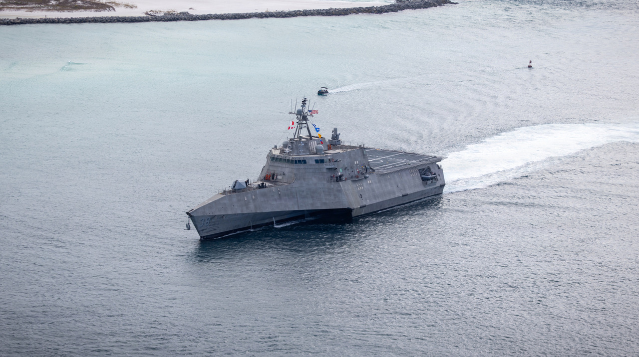 Independence-variant littoral combat ship USS Pierre (LCS 38) arrives in Panama City, Fla. ahead of her commissioning ceremony on Nov. 7, 2025.