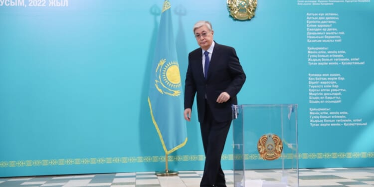 Kazakh president walks away from podium.
