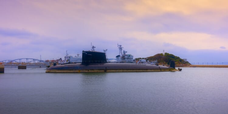 A Chinese submarine at sail.