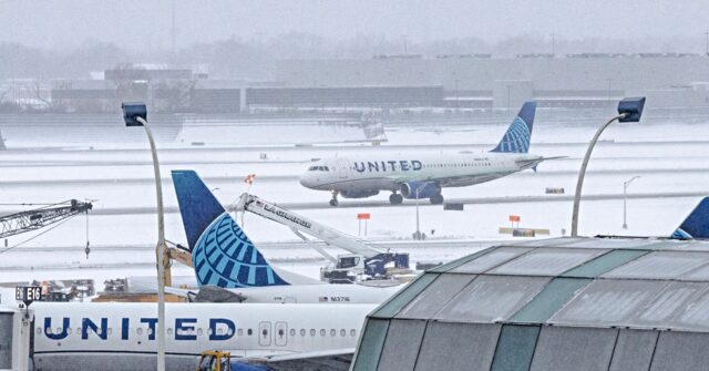 Winter Storm Blasting Midwest Cancels 1,400 Flights