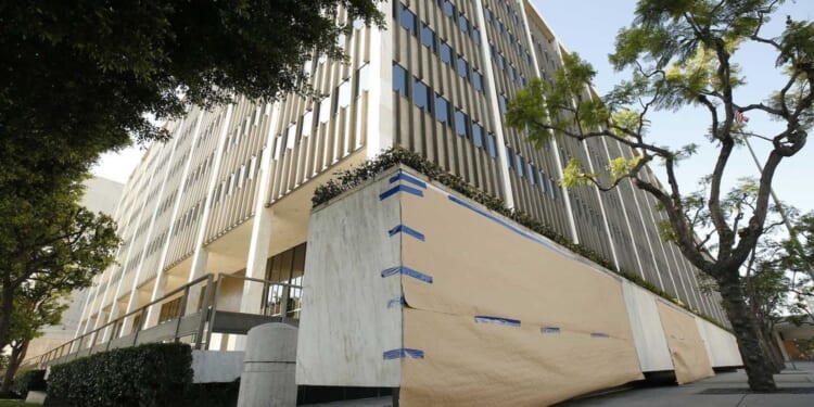 Man flings Molotov cocktails at federal building while yelling 'anti-ICE' comments, feds say