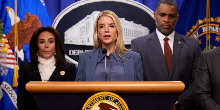 J6 pipe bomb evidence was just 'sitting there' during Biden era, Bondi says