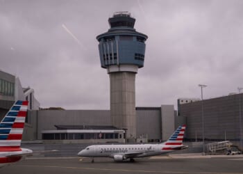 FAA investigates airlines for shutdown flight cuts, threatens $75K fines