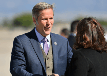 Albuquerque mayoral runoff pits Mayor Keller against former Sheriff White