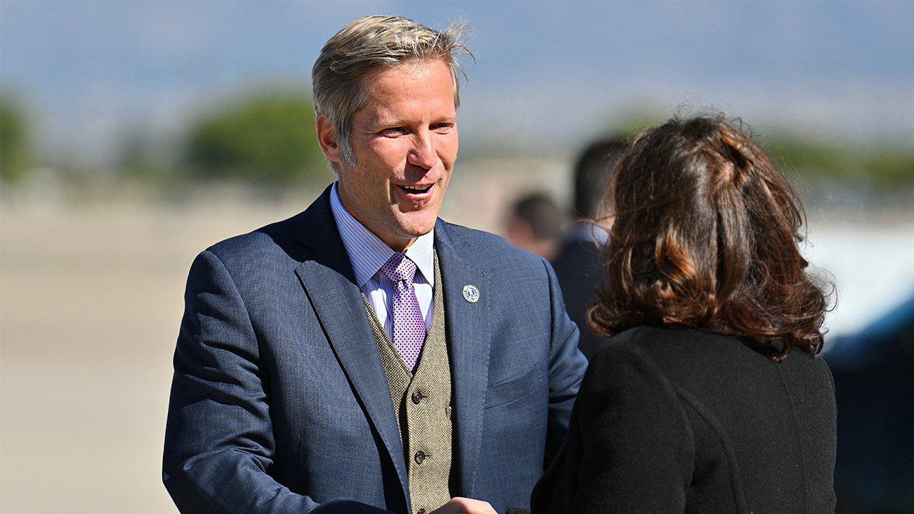 Albuquerque mayoral runoff pits Mayor Keller against former Sheriff White