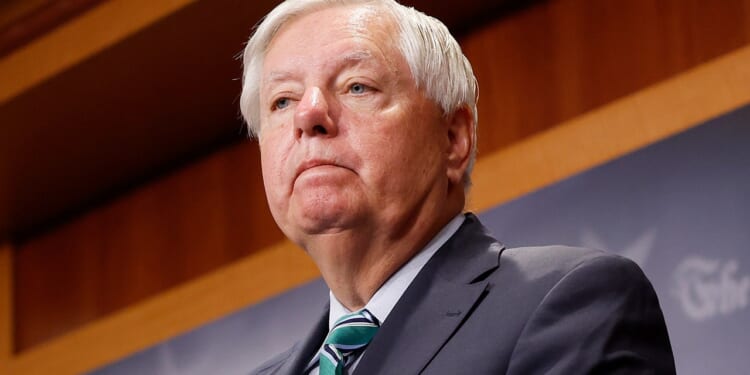 Graham warns leaving Maduro in power in Venezuela would be 'fatal mistake'