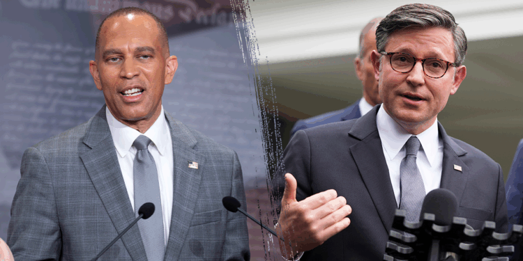 4 GOP rebels join Hakeem Jeffries in end-run around Mike Johnson