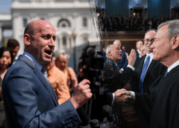 US judge dismisses Trump-linked lawsuit against Justice Roberts