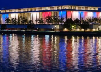 Democrats melt down as Kennedy Center board votes unanimously to rename building to honor Trump