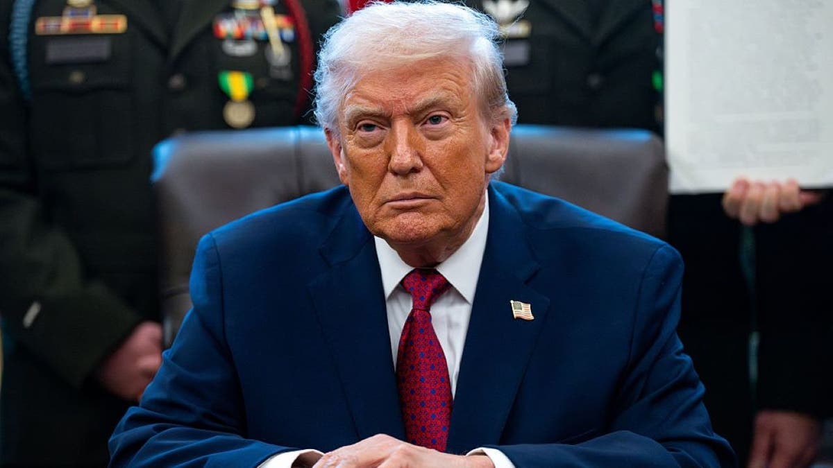 Donald trump in the oval office