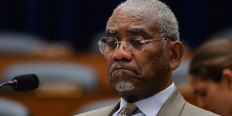 Rep. Gregory Meeks, Sen. Elizabeth Warren challenge H200 chip exports